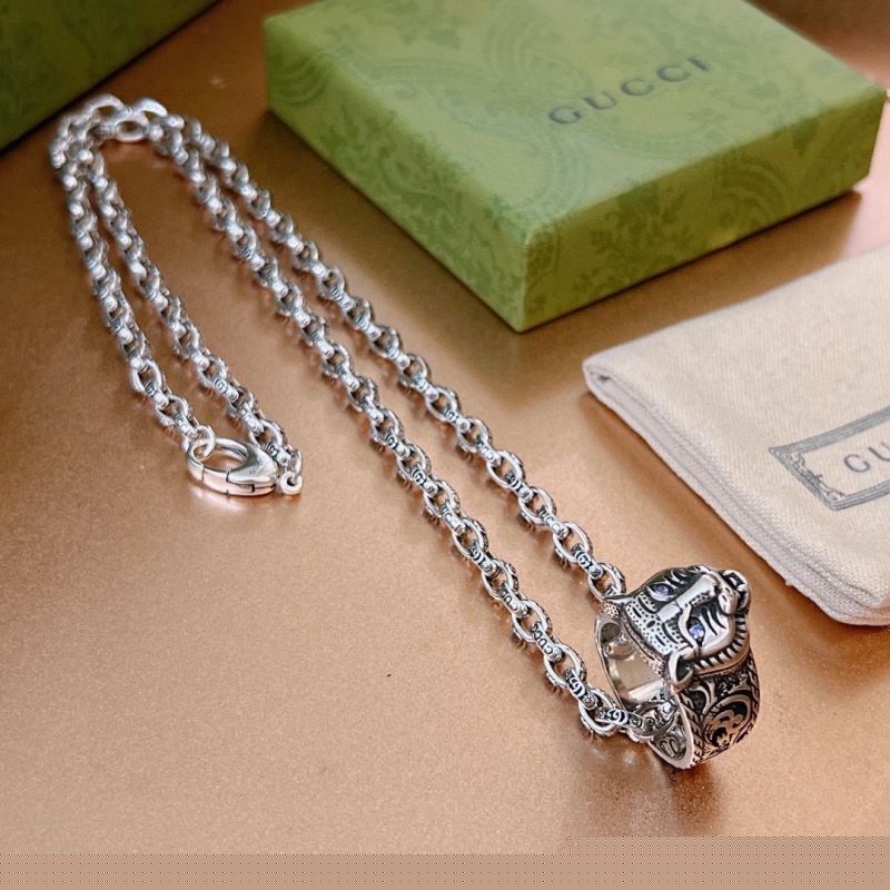 G*u*i necklaces